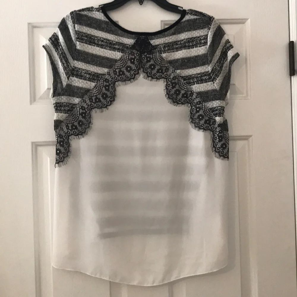💜 Tops 3/$15 add to bundle for price! - Picture 3 of 3